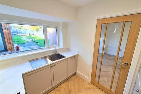 2 bedroom semi-detached bungalow for sale, Caradoc Drive, Leominster, Herefordshire, HR6 8BH