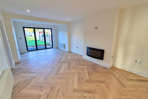 2 bedroom semi-detached bungalow for sale, Caradoc Drive, Leominster, Herefordshire, HR6 8BH