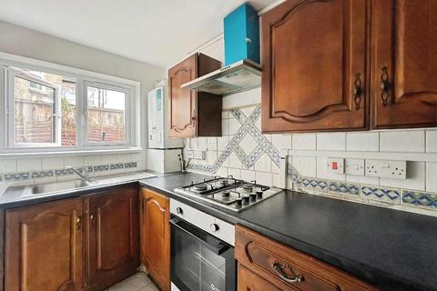 2 bedroom flat to rent, Heaton Road, Mitcham, London, CR4 2BU
