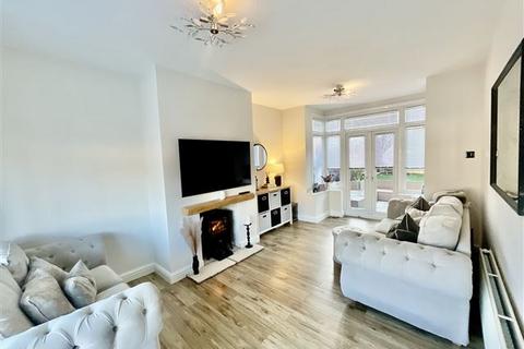 3 bedroom end of terrace house for sale, Chestnut Avenue, Sheffield, S9 4AP