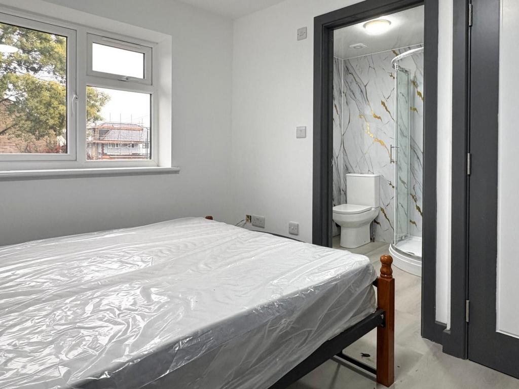 Bright, simply furnished double bedroom with a ...