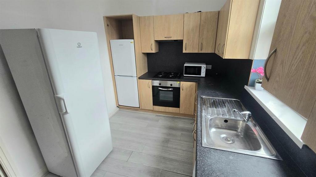 Bright modern kitchen with wood-effect cabinets...