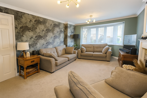 4 bedroom detached house to rent, Kestrel Drive, Adwick-le-Street, Doncaster