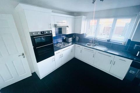 4 bedroom detached house to rent, Kestrel Drive, Adwick-le-Street, Doncaster