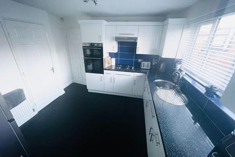 4 bedroom detached house to rent, Kestrel Drive, Adwick-le-Street, Doncaster