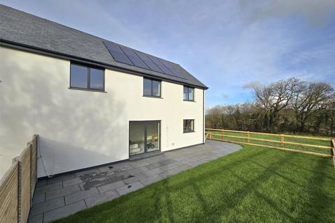 4 bedroom semi-detached house for sale, North Road, Hoslworthy, Devon, EX22