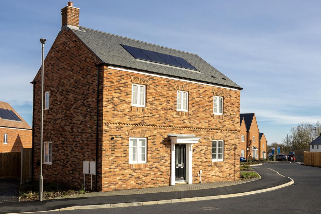 4 bedroom detached house for sale