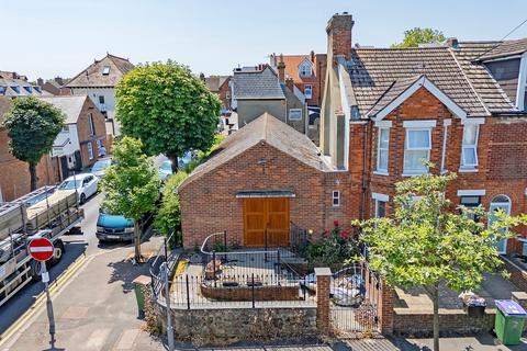 Mixed use to rent, 38 Morehall Avenue Folkestone CT19 4EF