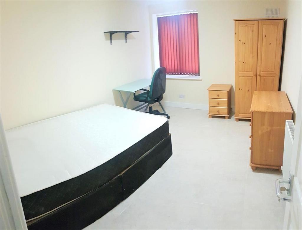 Bright, simply furnished double bedroom with a ...