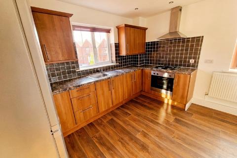 3 bedroom flat to rent, Nottingham NG7
