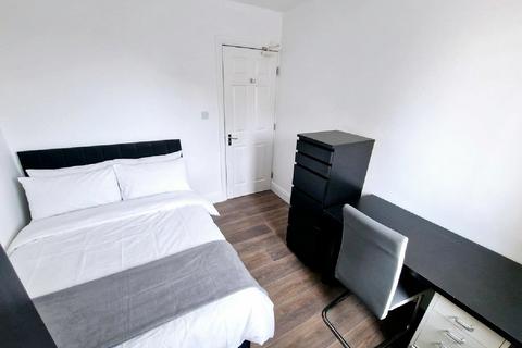 3 bedroom flat to rent, Nottingham NG7