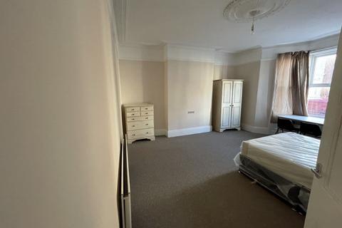 undefined, Wingrove Avenue, Newcastle upon Tyne NE4