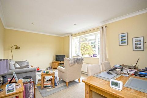 2 bedroom flat to rent, Langley Road, Surbiton KT6