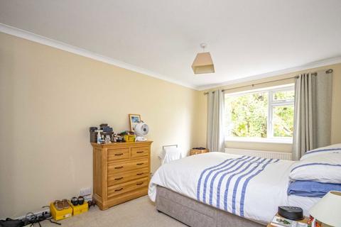 2 bedroom flat to rent, Langley Road, Surbiton KT6