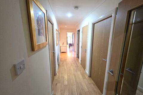 3 bedroom flat to rent, King's Gate, West End, Aberdeen, AB15