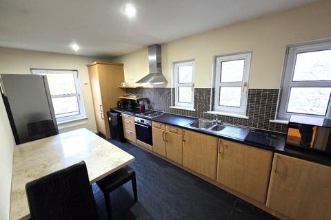3 bedroom flat to rent, King's Gate, West End, Aberdeen, AB15