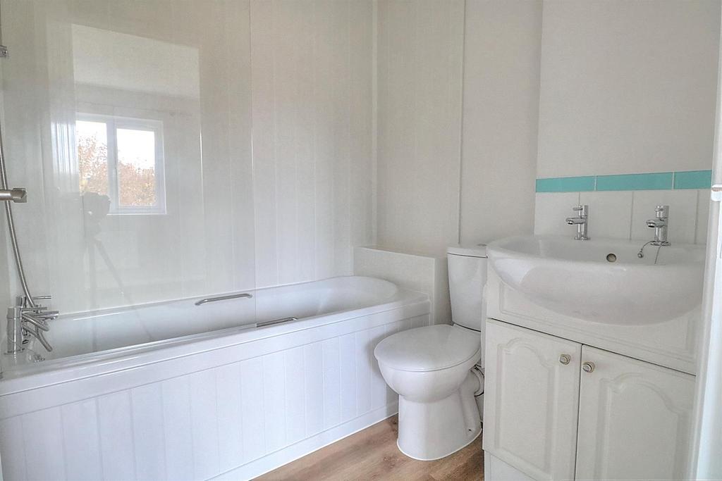 Colton Copse 7 Bath.jpg