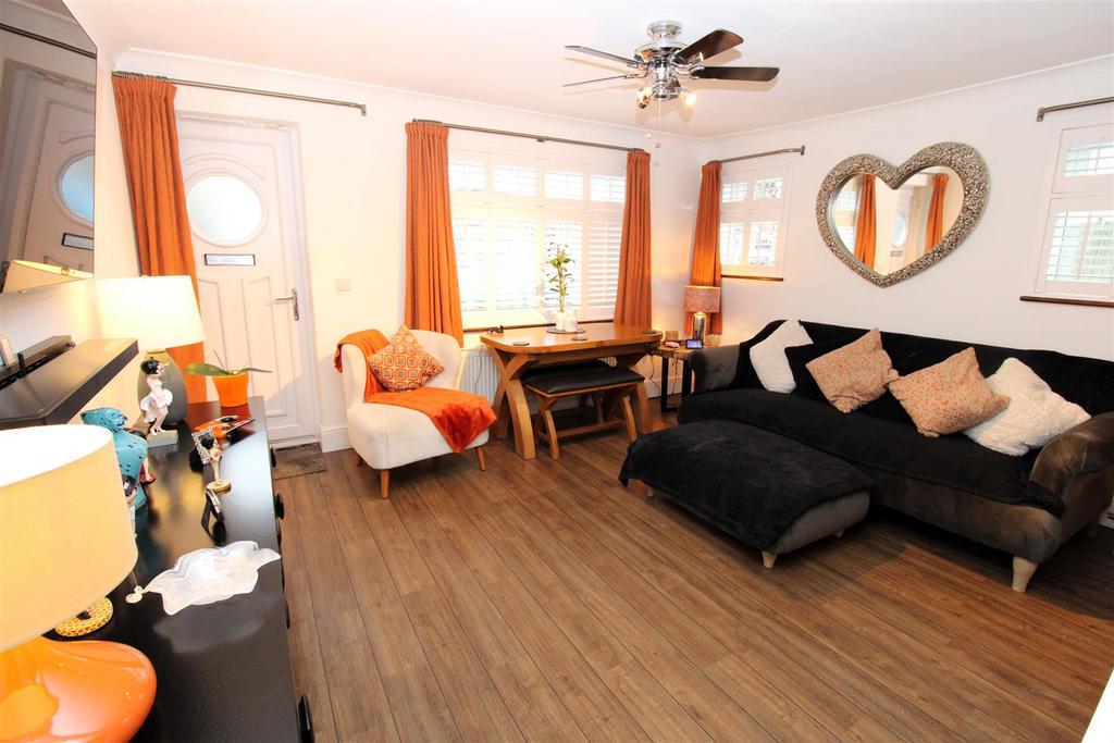 Lounge2.JPG