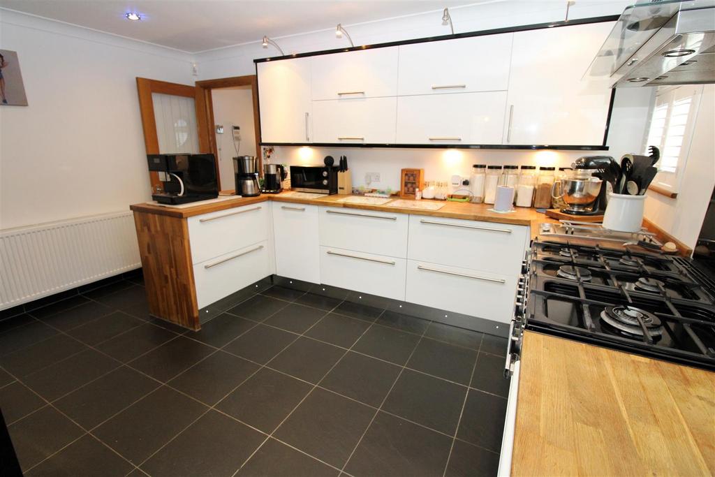Kitchen2.JPG
