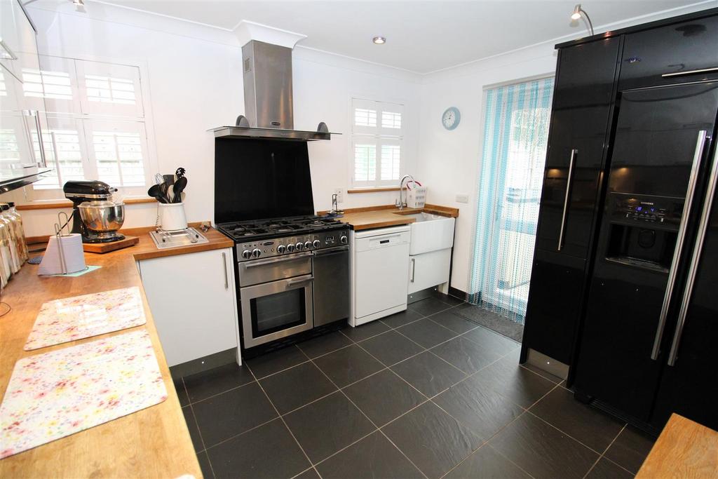 Kitchen1.JPG