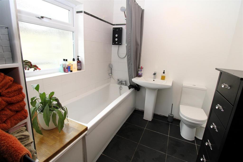 Bathroom 1.JPG