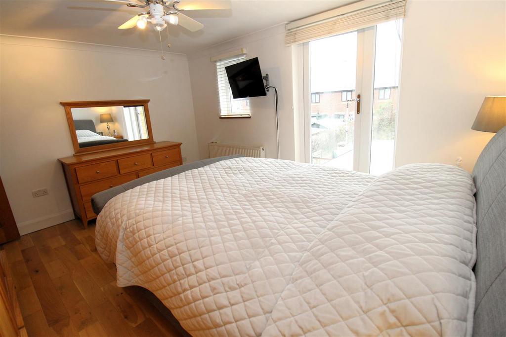 Bed 1(2).JPG