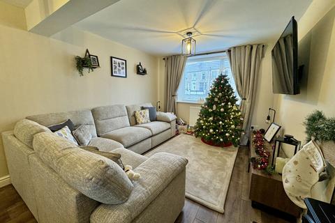 3 bedroom end of terrace house for sale, London Road, Holyhead, LL65