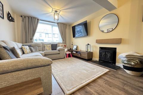 3 bedroom end of terrace house for sale, London Road, Holyhead, Anglesey, LL65
