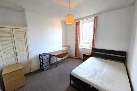 3 bedroom flat to rent, Holburn Street, Holburn, Aberdeen, AB10