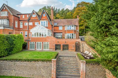 Whitmead Road, Tilford, Farnham, GU10