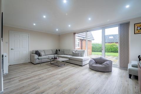 4 bedroom bungalow to rent, Cross Lane, Birkenshaw