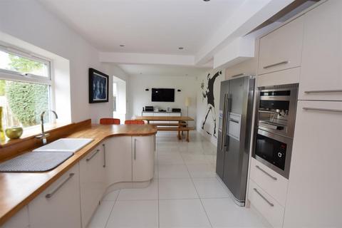 3 bedroom semi-detached house to rent, Earlswood Common, Earlswood, Solihull, B94 5SJ