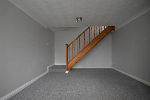 2 bedroom terraced house to rent, Walkers Acre, Walgrave, NN6