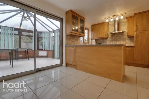 3 bedroom detached house to rent, Tower Drive, Neath Hill