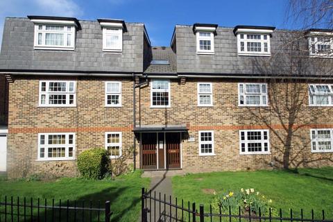 Studio to rent, Hampton Road, Teddington TW11