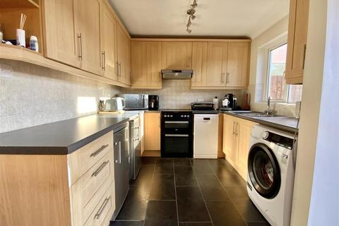 3 bedroom semi-detached house for sale, Hyde Close, Newport Pagnell
