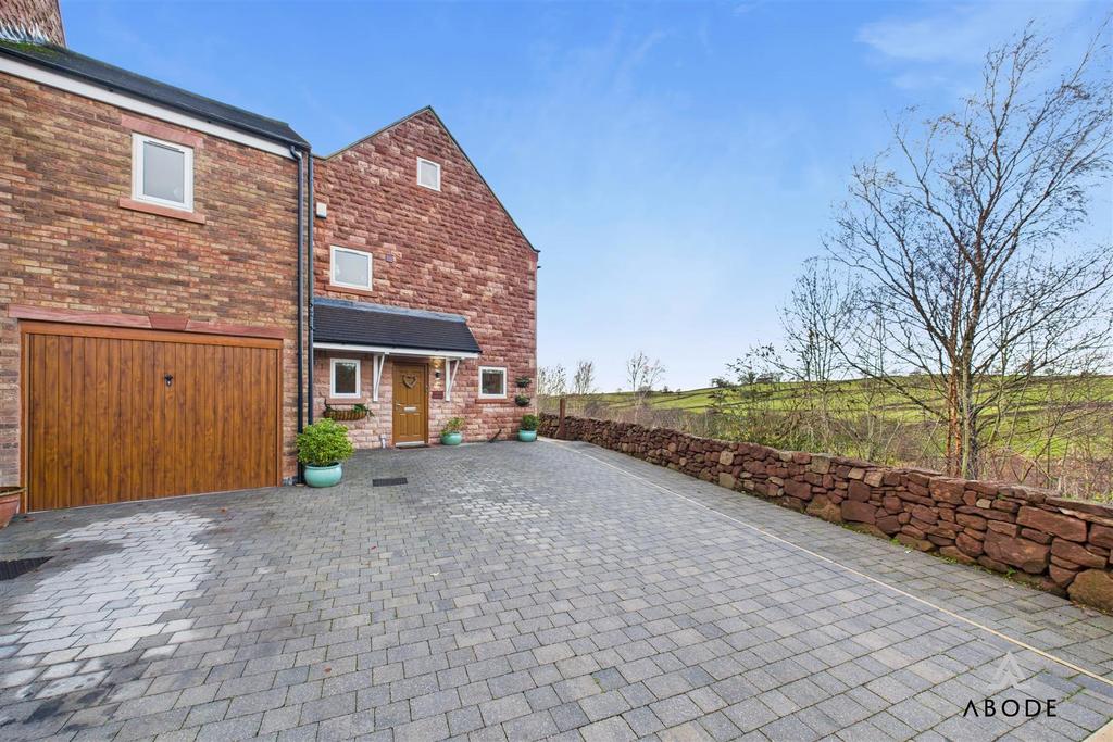 CAM03473 G0-PR0516-STILL059.jpg