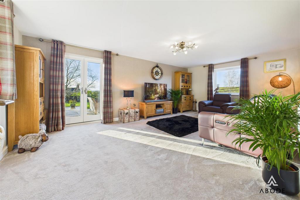 CAM03473 G0-PR0516-STILL028.jpg