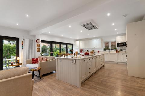 4 bedroom detached house for sale, Bucknalls Drive, Bricket Wood, AL2