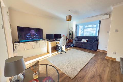 undefined, Hyde Close, Newport Pagnell MK16