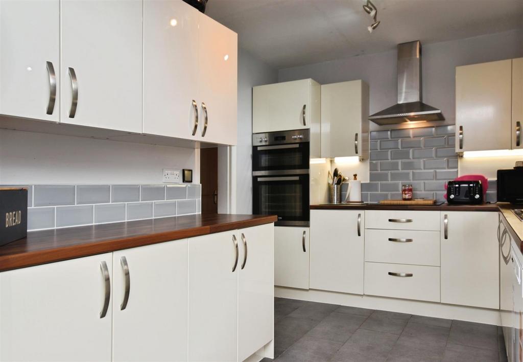 6fbbd6da-kitchen 20a.JPG