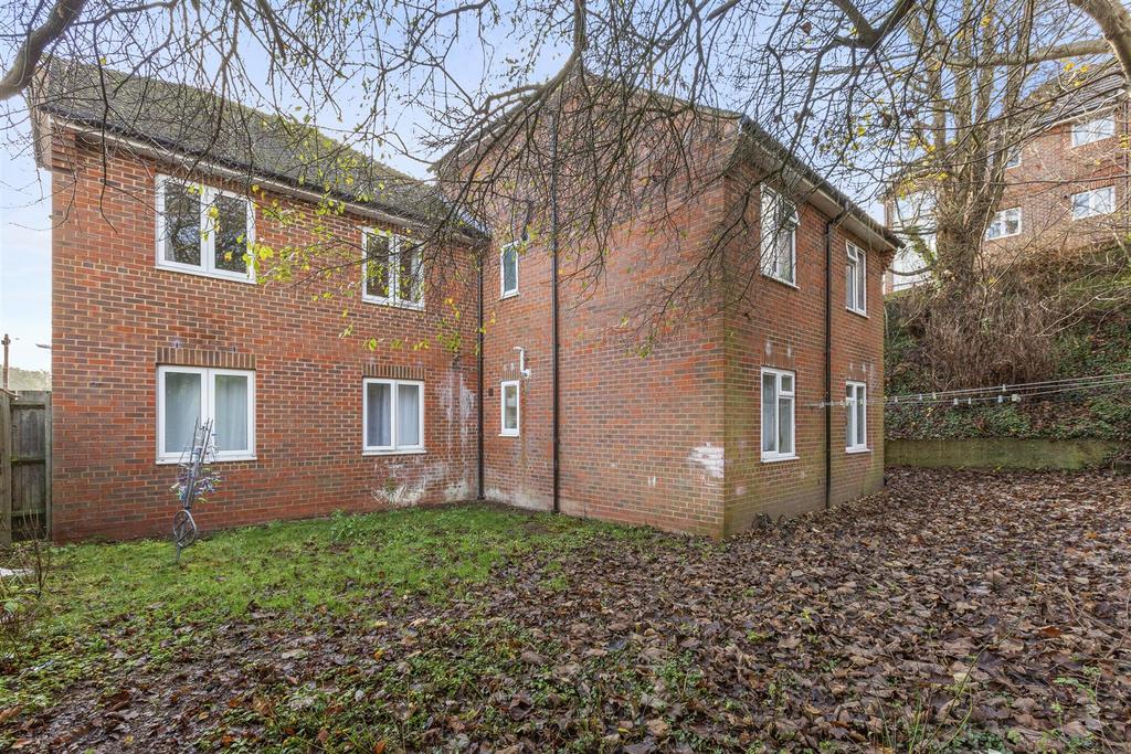 141d Totteridge Rd, HP13 6 HR-10.jpg