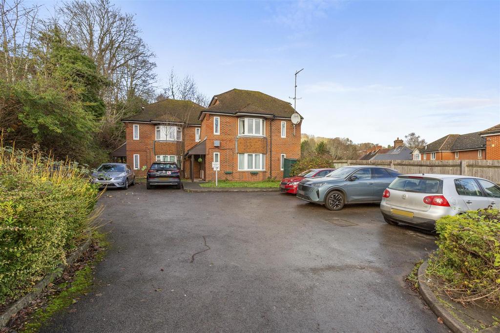 141d Totteridge Rd, HP13 6 HR-13.jpg