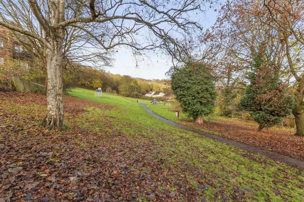 141d Totteridge Rd, HP13 6 HR-14.jpg