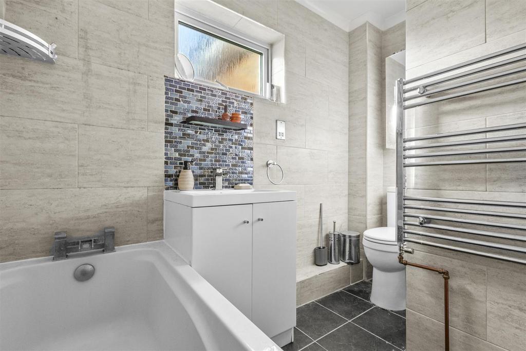 141d Totteridge Rd, HP13 6 HR-4.jpg