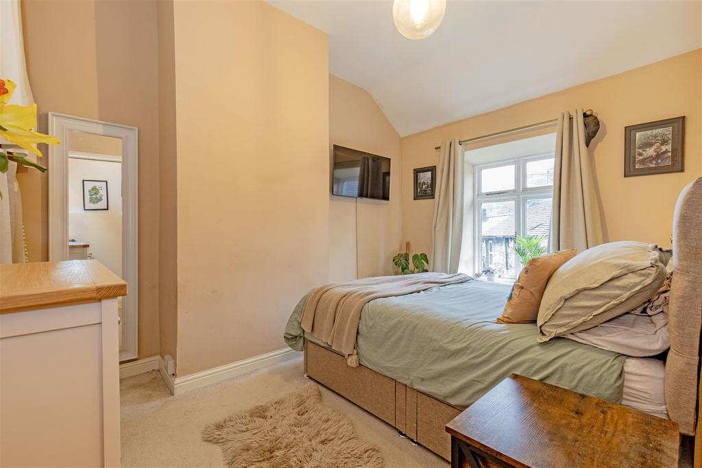Bedroom 1-1.jpg