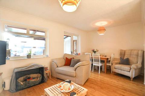 3 bedroom end of terrace house for sale, Ivy Road, Kettering