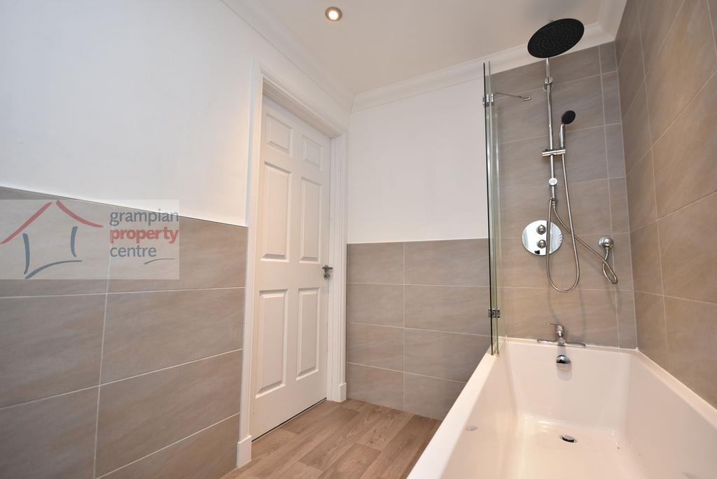 Bathroom 3.JPG