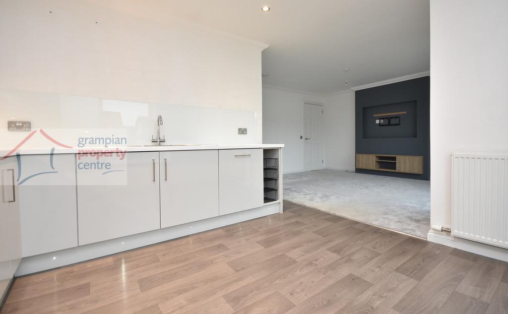 Kitchen 3.JPG