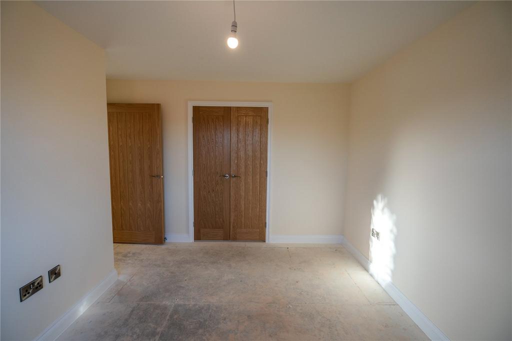Bedroom 1 (2)
